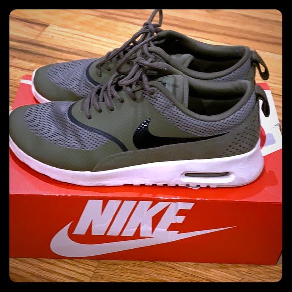 nike thea size 7